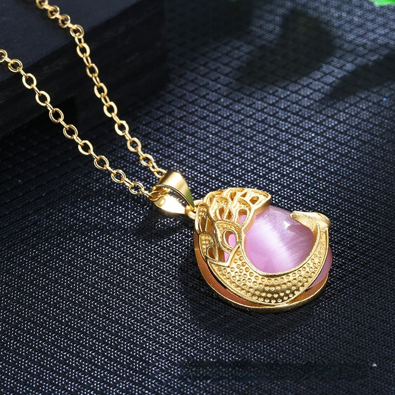 Women's Fashionable Green Chalcedony Necklace With Imitation Simple Crystal Peacock Pendant
