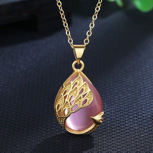 Women's Fashionable Green Chalcedony Necklace With Imitation Simple Crystal Peacock Pendant